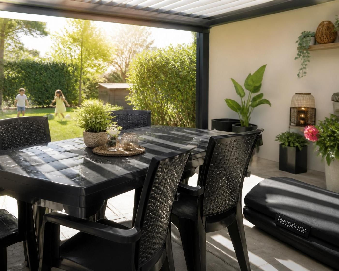découvrez nos astuces efficaces pour redonner vie à votre salon de jardin en plastique noir et profiter d'un espace extérieur rénové et accueillant.