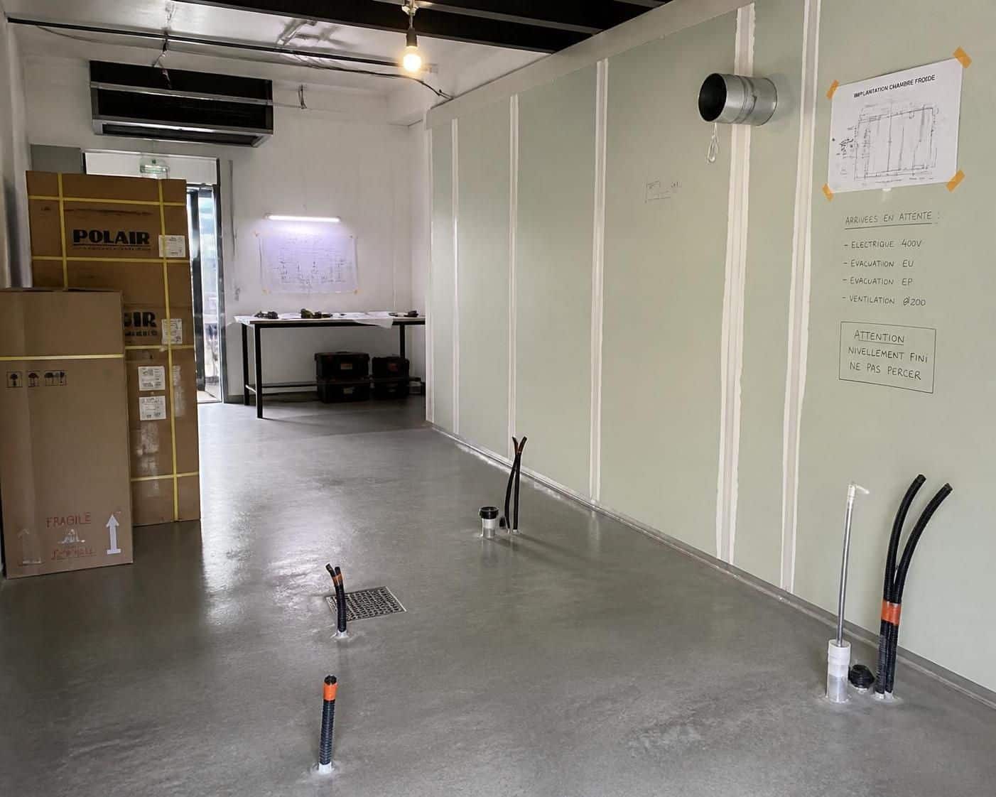 découvrez comment installer facilement une chambre froide professionnelle en restauration grâce à notre guide étape par étape, pour garantir la fraîcheur et la sécurité alimentaire de vos produits.